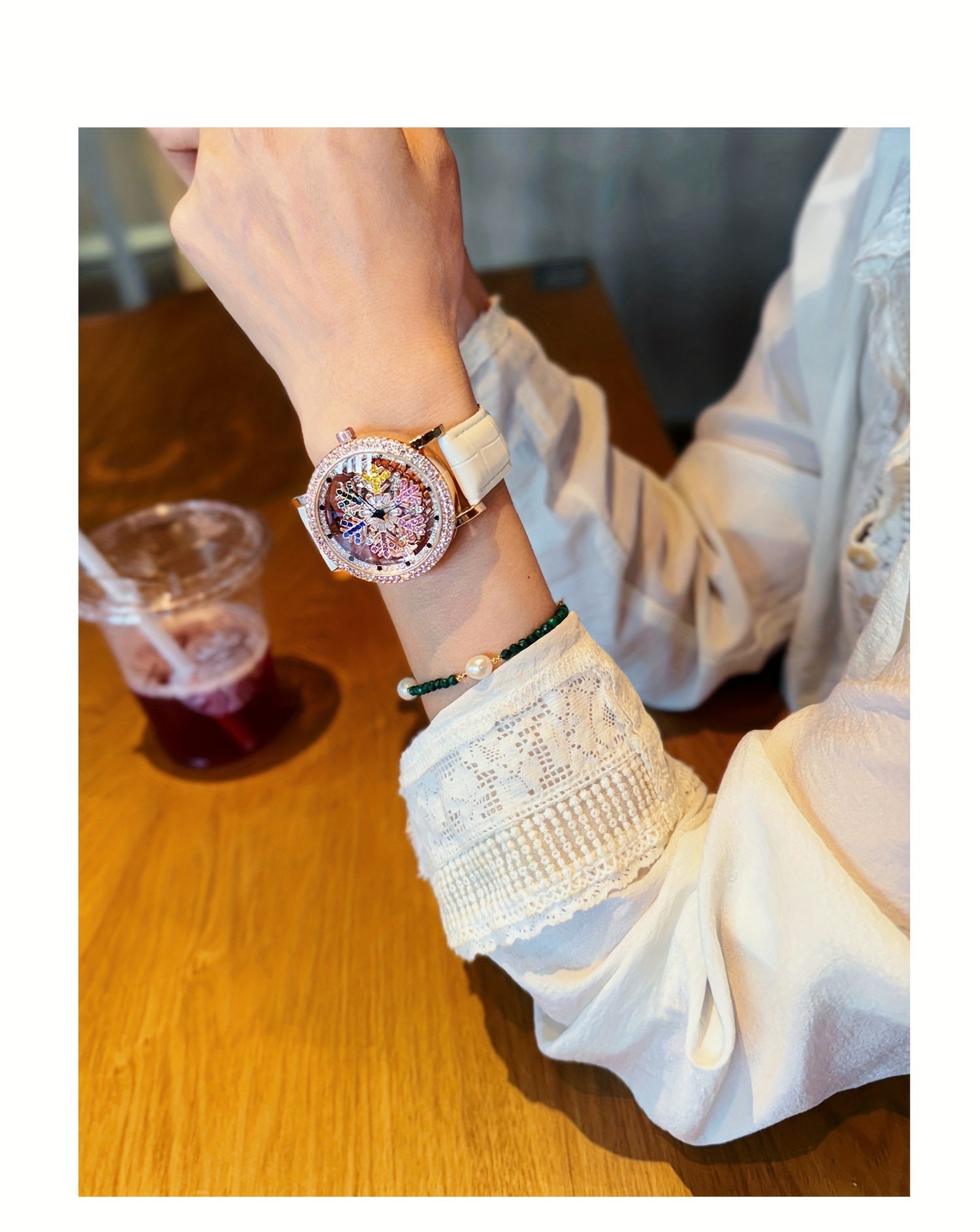 Luxurious Women's Quartz Watch With Rhinestones