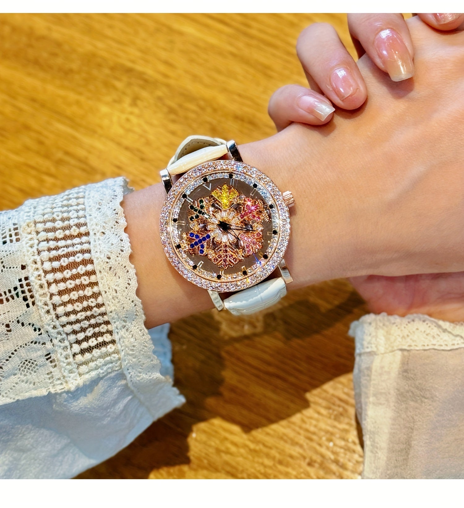 Luxurious Women's Quartz Watch With Rhinestones