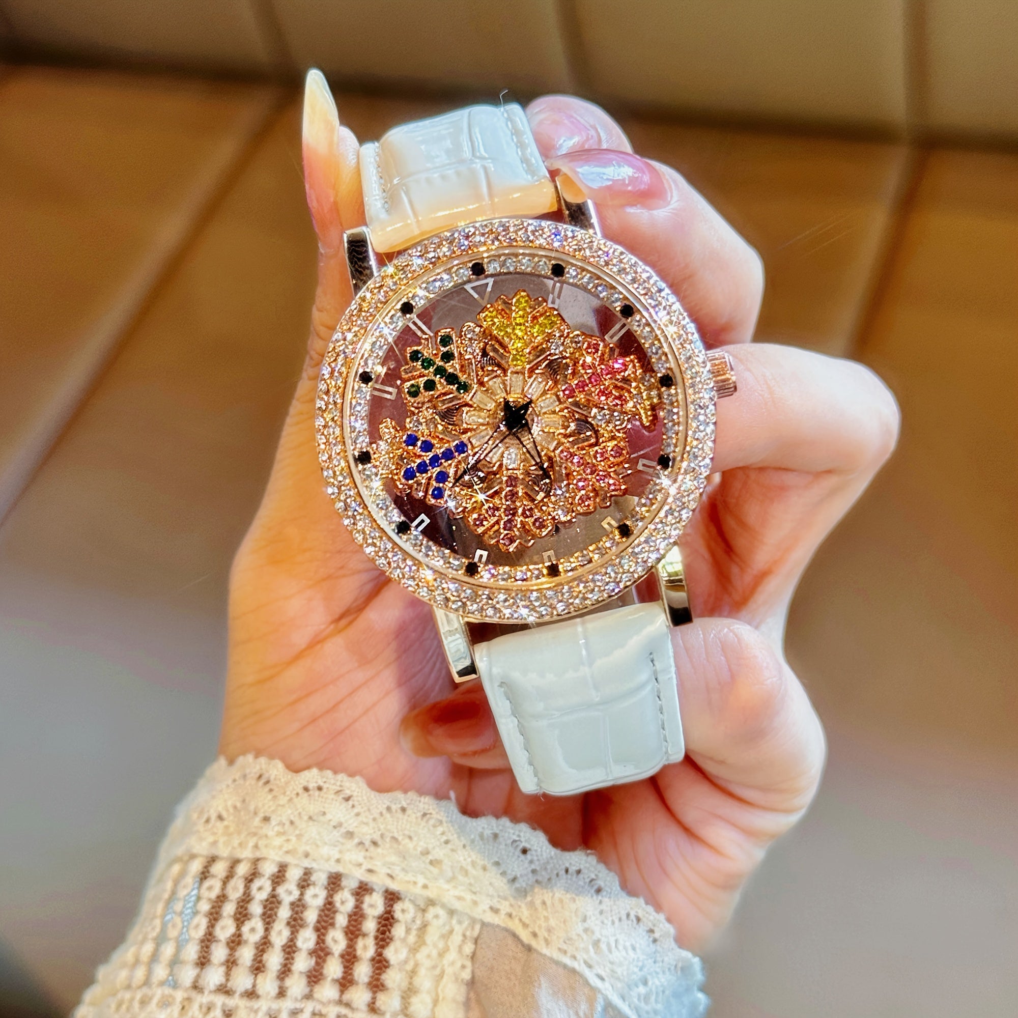 Luxurious Women's Quartz Watch With Rhinestones