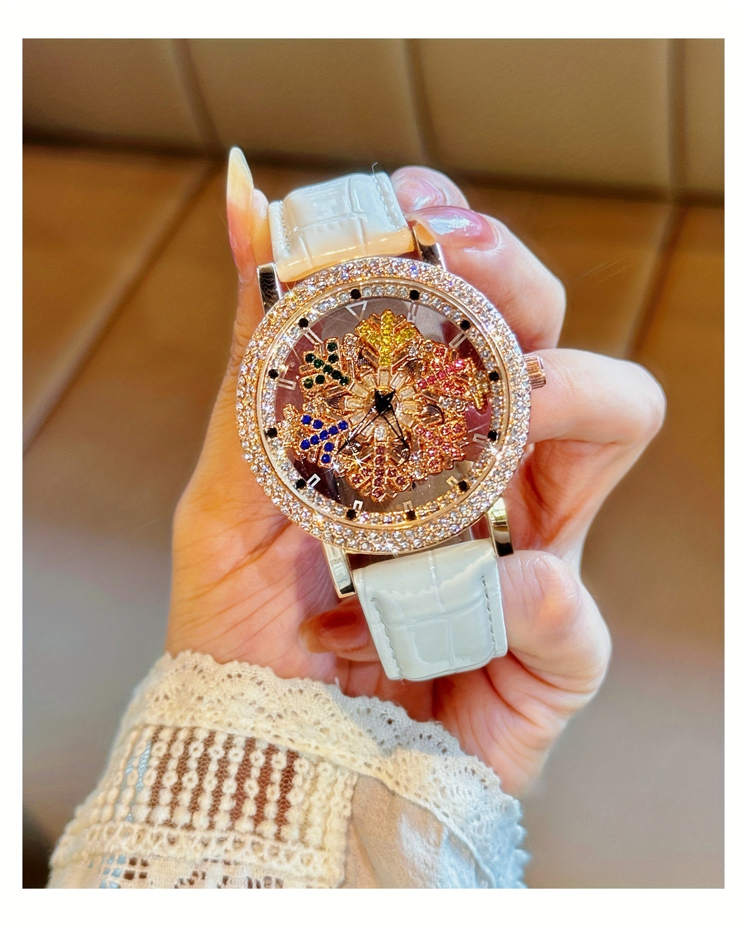 Luxurious Women's Quartz Watch With Rhinestones